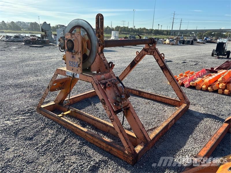 Reel Stand Pomožni stroji