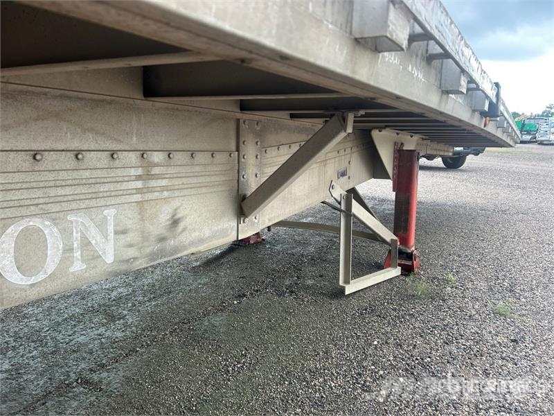 Reitnouer 53 ft S/A Flatbed Trailer (Inoperable) Flatbed/Dropside trailers