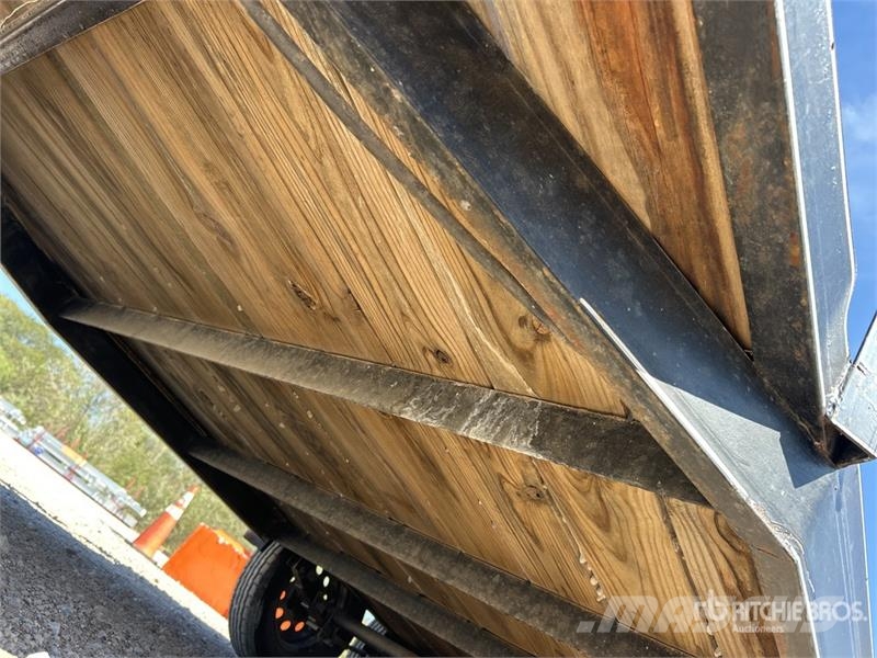  Road Boss 18 ft T/A Utility Trailer Citas piekabes