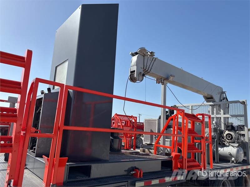 Road Boss Trailer Mfg. 48 ft T/A Step Deck Crane M 가공 장비