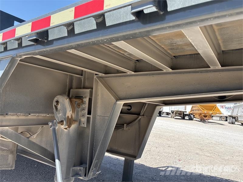 Road Boss Trailer Mfg. 48 ft T/A Step Deck Crane M Processutrustning