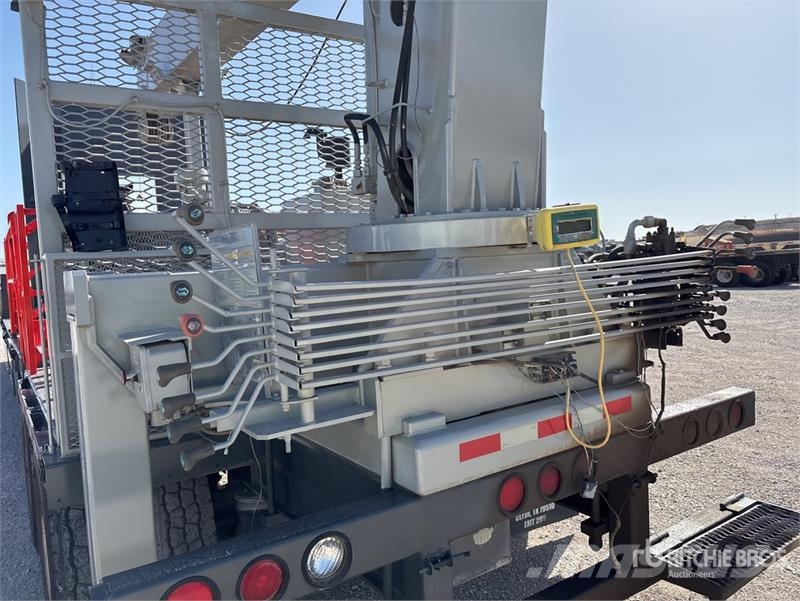 Road Boss Trailer Mfg. 48 ft T/A Step Deck Crane M 가공 장비