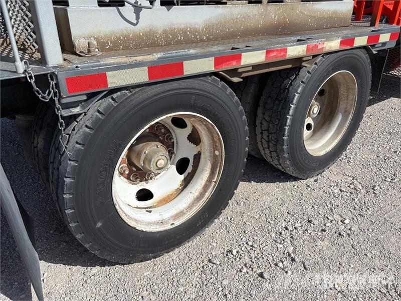Road Boss Trailer Mfg. 48 ft T/A Step Deck Crane M 가공 장비