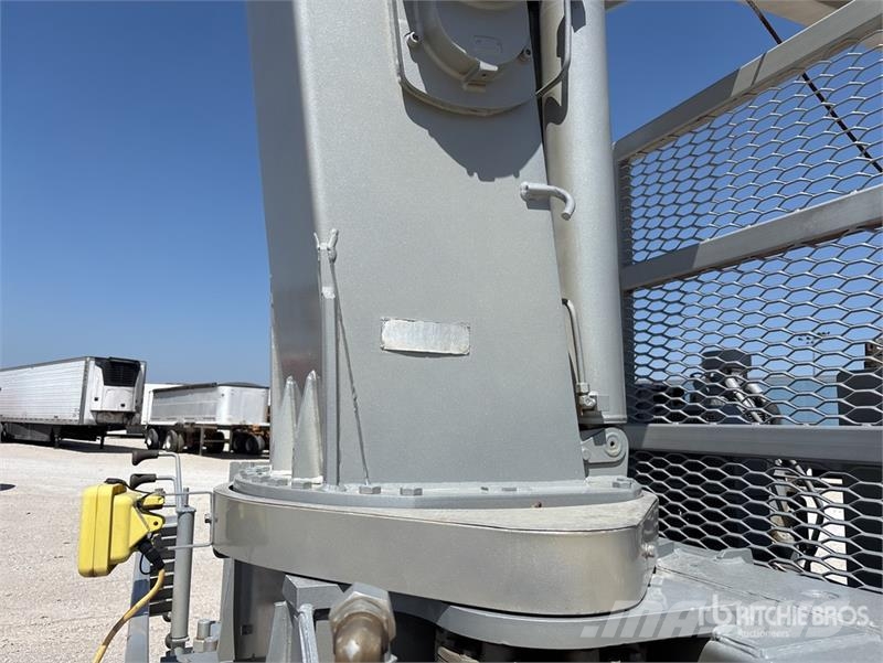 Road Boss Trailer Mfg. 48 ft T/A Step Deck Crane M Processutrustning