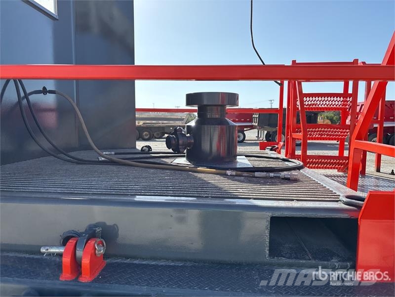 Road Boss Trailer Mfg. 48 ft T/A Step Deck Crane M 가공 장비