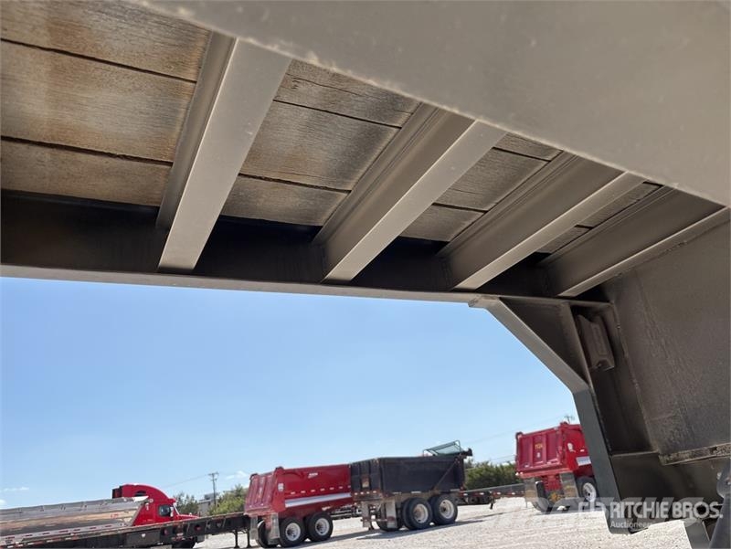 Road Boss Trailer Mfg. 48 ft T/A Step Deck Crane M Processutrustning