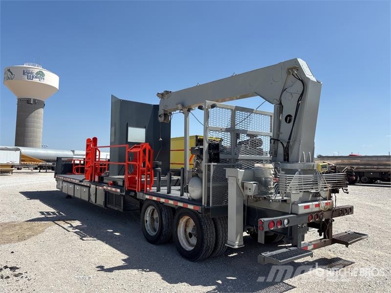 Road Boss Trailer Mfg. 48 ft T/A Step Deck Crane M Processutrustning