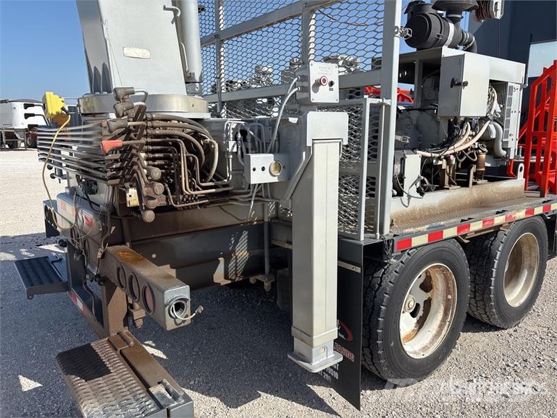 Road Boss Trailer Mfg. 48 ft T/A Step Deck Crane M 가공 장비