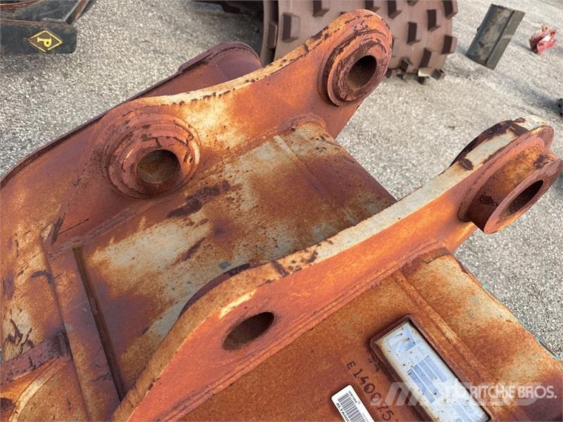 ROC EC160BKT60 42 in Digging Excavator Bucket دلاء