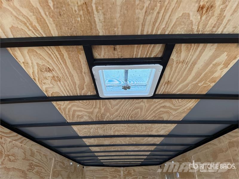 Rock Solid Cargo 32 ft T/A Enclosed Trailer Прицепы-фургоны