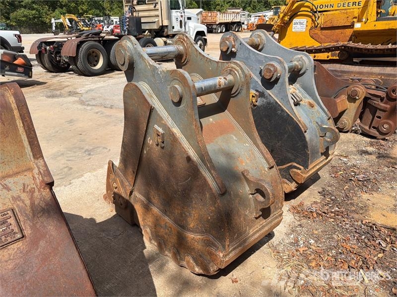 Rockland ESS40 24 in Digging Excavator Bucket - Fits Volvo Lopaty