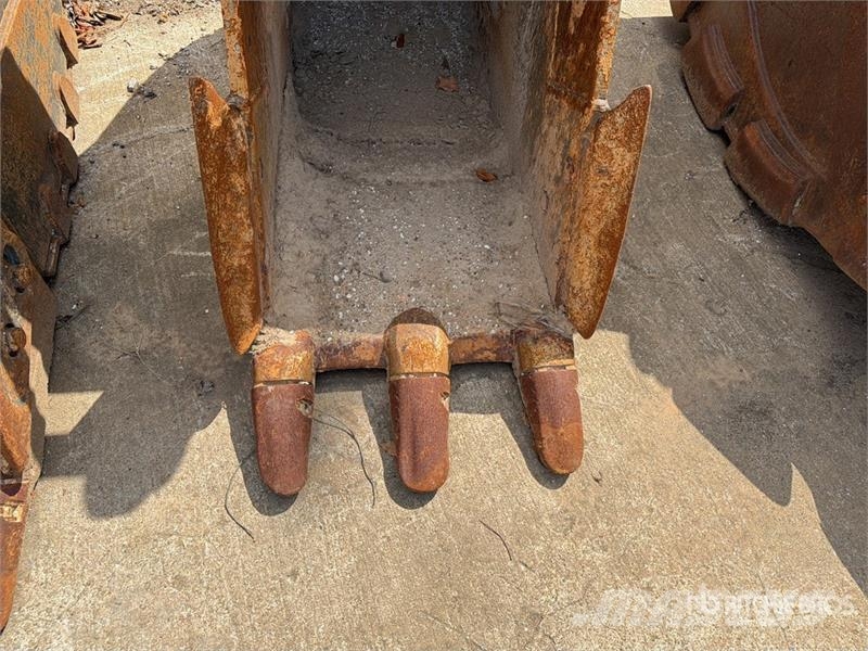 Rockland ESS40 24 in Digging Excavator Bucket - Fits Volvo Lopaty