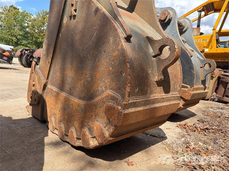 Rockland ESS40 24 in Digging Excavator Bucket - Fits Volvo Lopaty