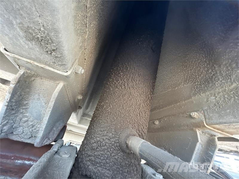 Rolls Bent 1140H6666 40 ft T/A Aluminum End Dump T Bañera
