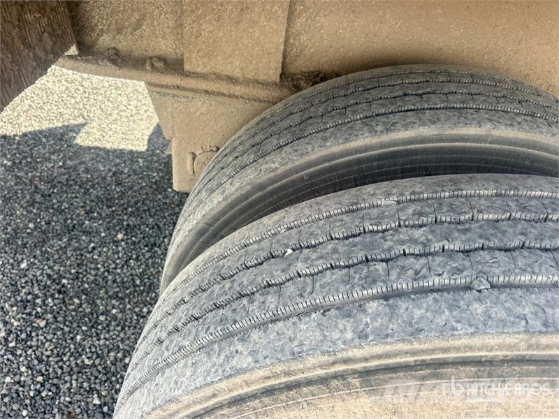 Rolls Bent 1140H6666 40 ft T/A Aluminum End Dump T Bañera