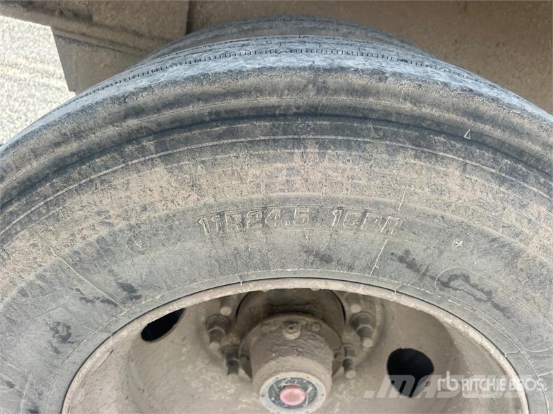Rolls Bent 1140H6666 40 ft T/A Aluminum End Dump T Bañera