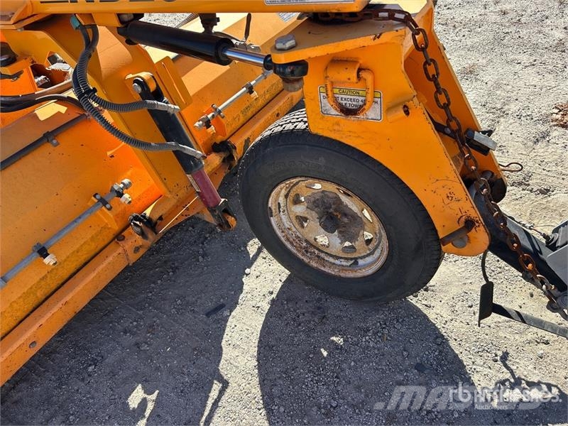 Rosco NB25 Self-Propelled Broom 掃倉機