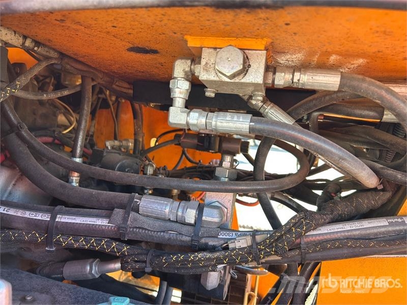 Rosco NB25 Self-Propelled Broom 掃倉機