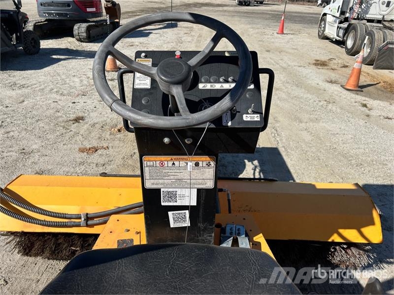 Rosco NB25 Self-Propelled Broom 掃倉機