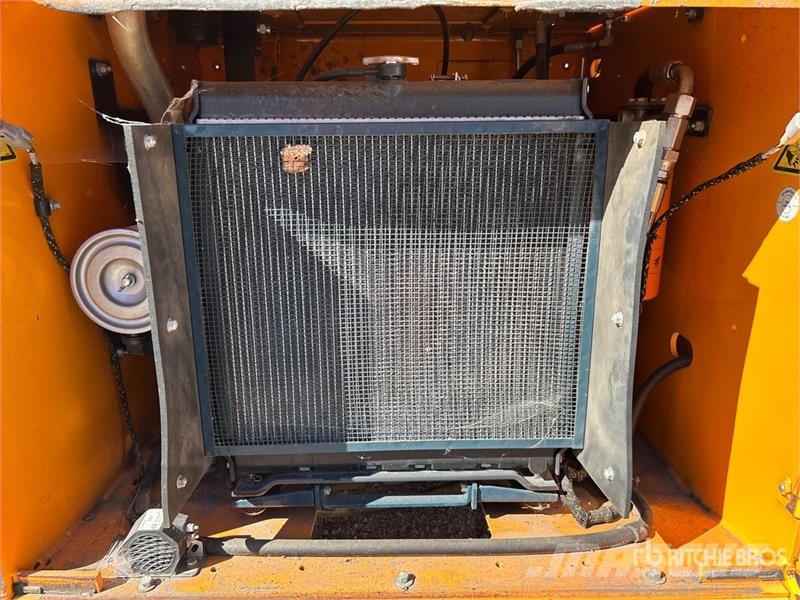 Rosco NB25 Self-Propelled Broom 掃倉機