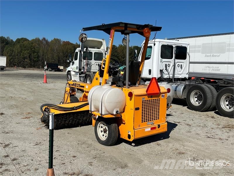 Rosco NB25 Self-Propelled Broom 掃倉機