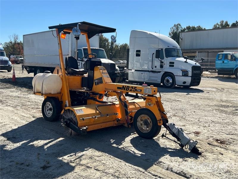 Rosco NB25 Self-Propelled Broom 掃倉機