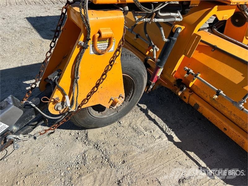 Rosco NB25 Self-Propelled Broom 掃倉機
