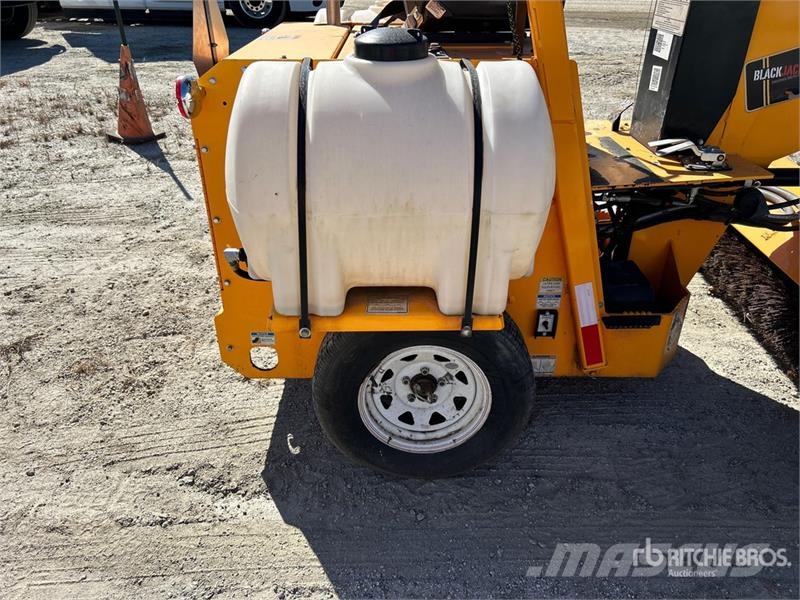 Rosco NB25 Self-Propelled Broom 掃倉機