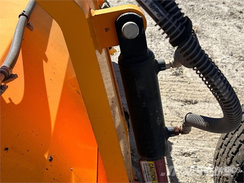 Rosco NB25 Self-Propelled Broom 掃倉機