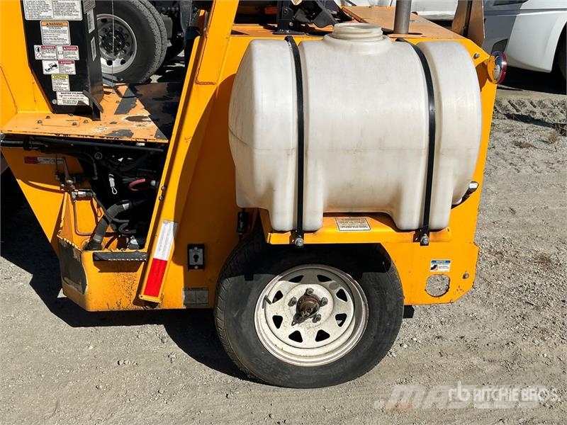 Rosco NB25 Self-Propelled Broom 掃倉機