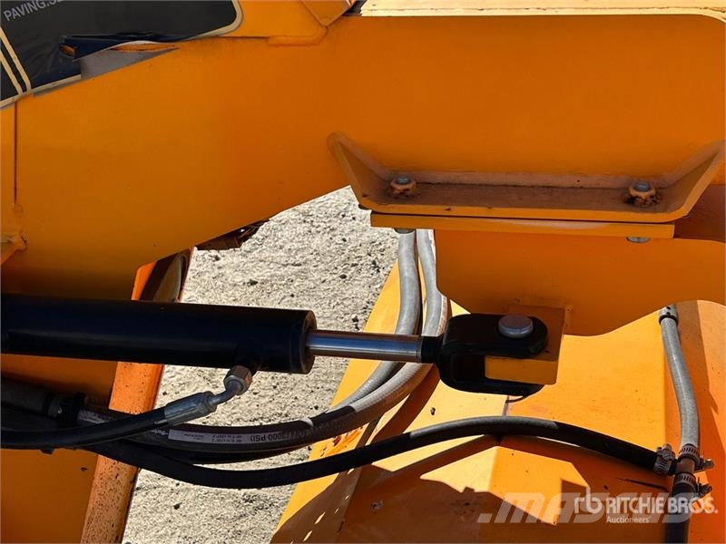 Rosco NB25 Self-Propelled Broom 掃倉機