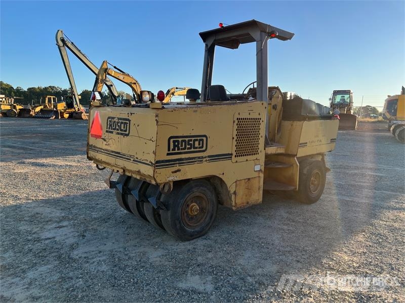 Rosco Tru-Pac 915 Pneumatikus kerekes hengerek