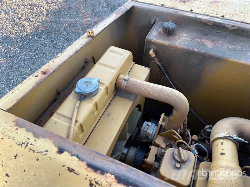 Rosco Tru-Pac 915 Pneumatikus kerekes hengerek