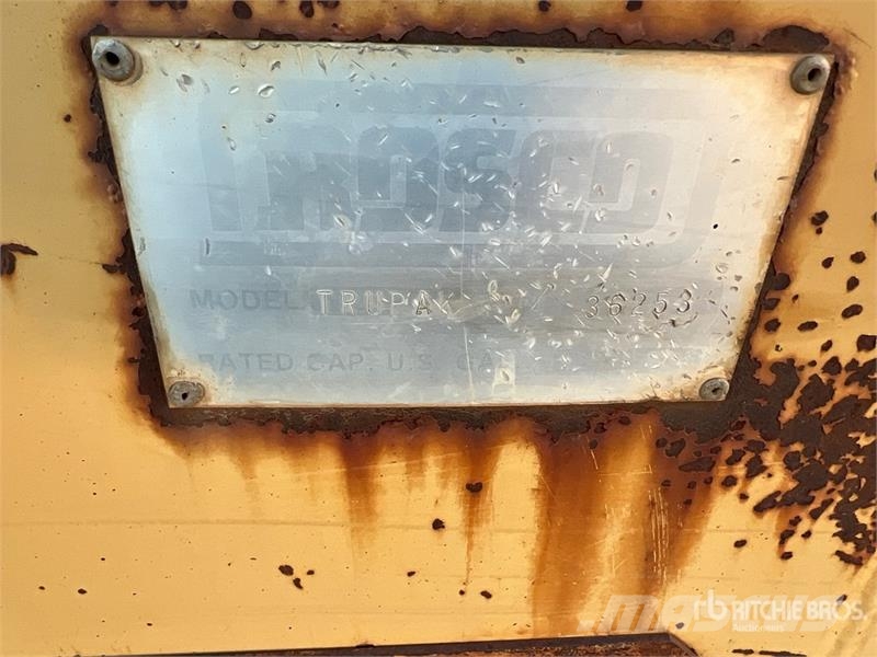 Rosco Tru-Pac 915 Pneumatikus kerekes hengerek