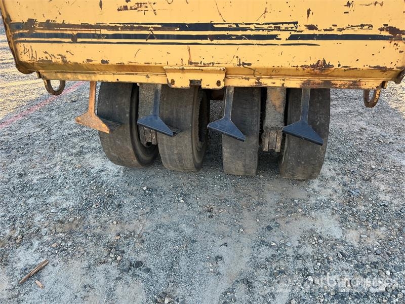 Rosco Tru-Pac 915 Pneumatikus kerekes hengerek