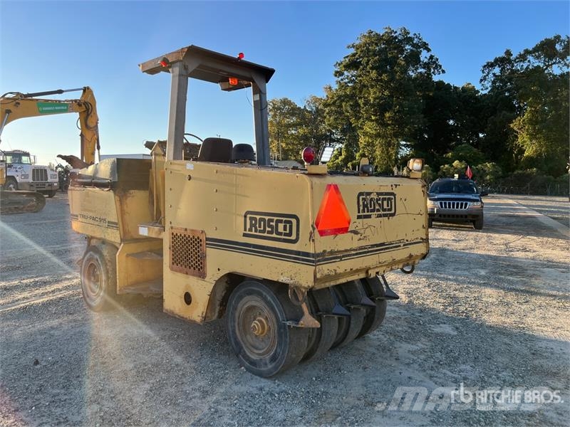 Rosco Tru-Pac 915 Pneumatikus kerekes hengerek