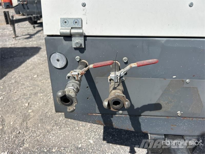 Rotair D185T4F 185 cfm Mobile Air Compressor Compressori