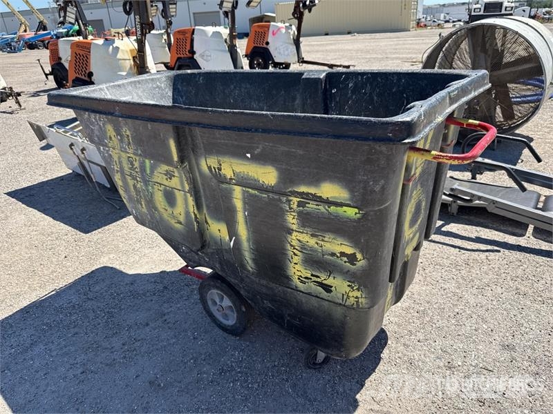 Rubbermaid 1 cyd Trash Cart 農業機械 - その他