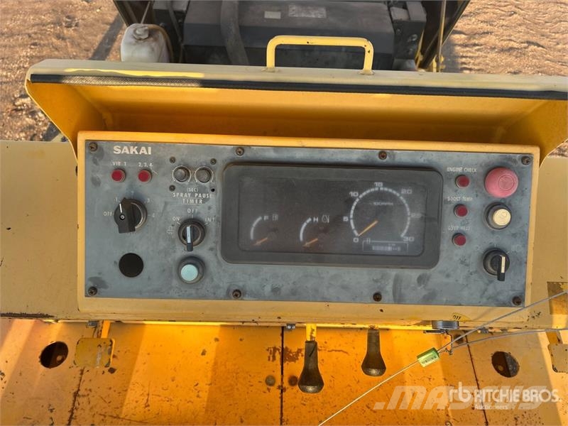 Sakai GW750-2 공기 타이어 롤러