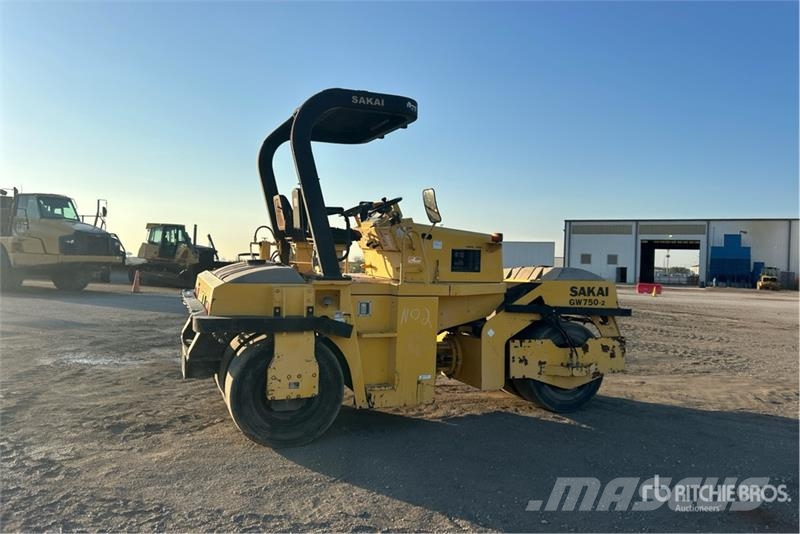 Sakai GW750-2 공기 타이어 롤러