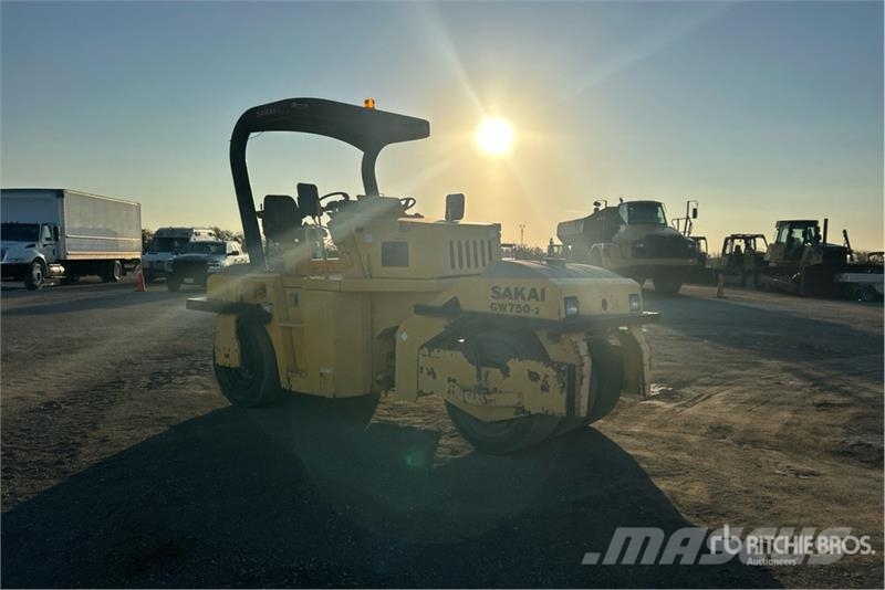 Sakai GW750-2 공기 타이어 롤러