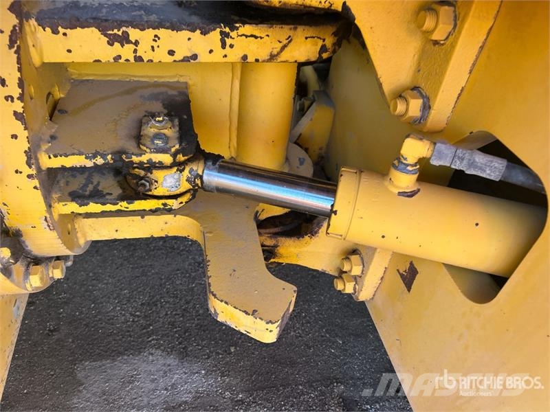 Sakai GW750-2 공기 타이어 롤러