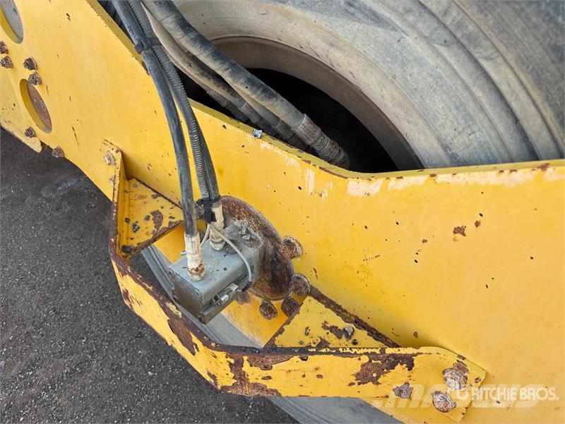 Sakai GW751 7 Wheel Pneumatic Roller Gummiradwalzen