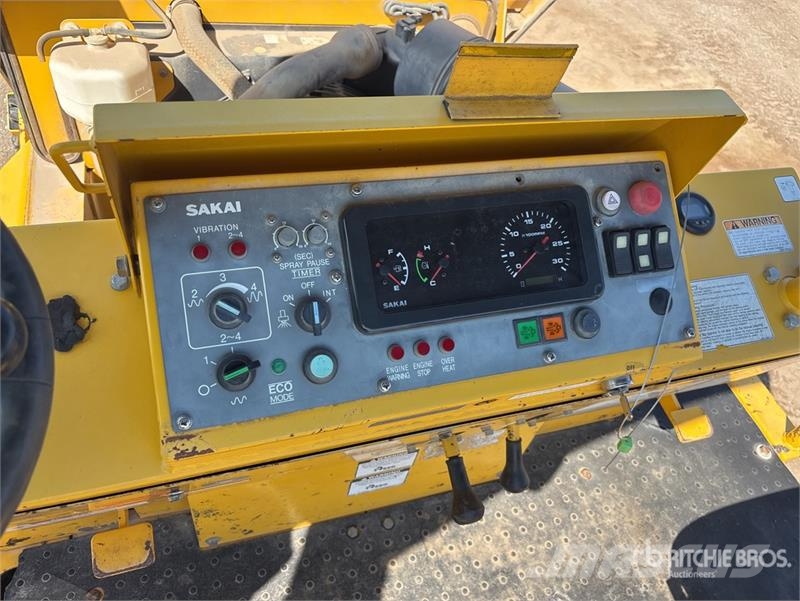 Sakai GW751 7 Wheel Pneumatic Roller Gummiradwalzen