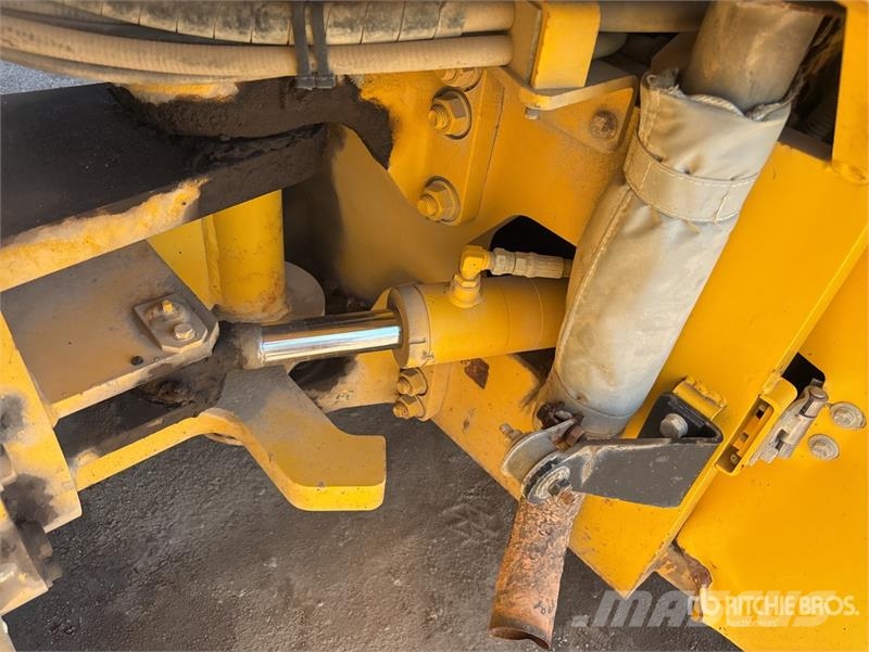 Sakai GW751 7 Wheel Pneumatic Roller Gummiradwalzen