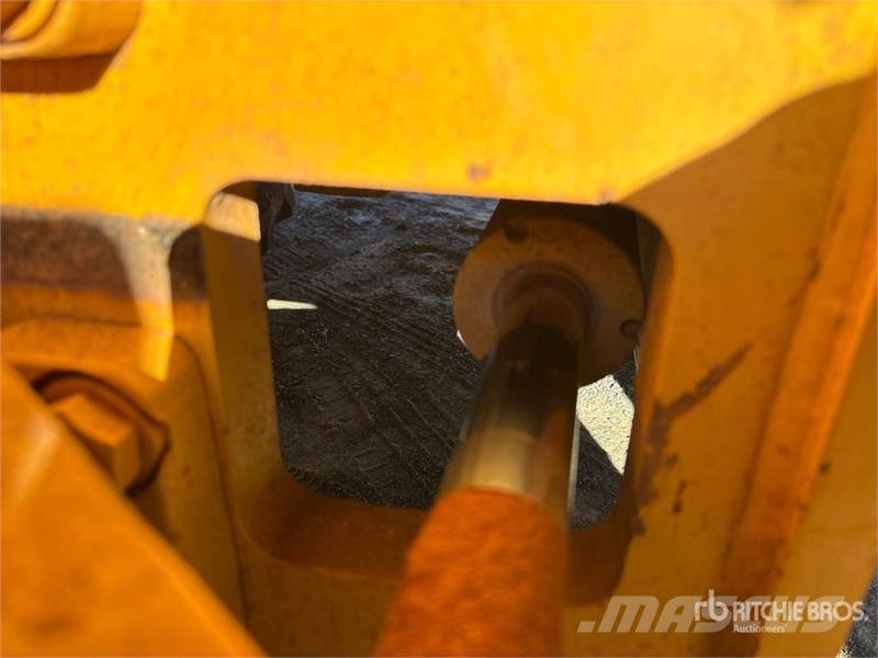 Sakai SV201T Padfoot Drum Compactor Ühe trumliga rullid