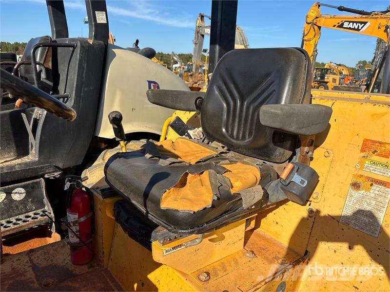 Sakai SV201T Padfoot Drum Compactor Ühe trumliga rullid
