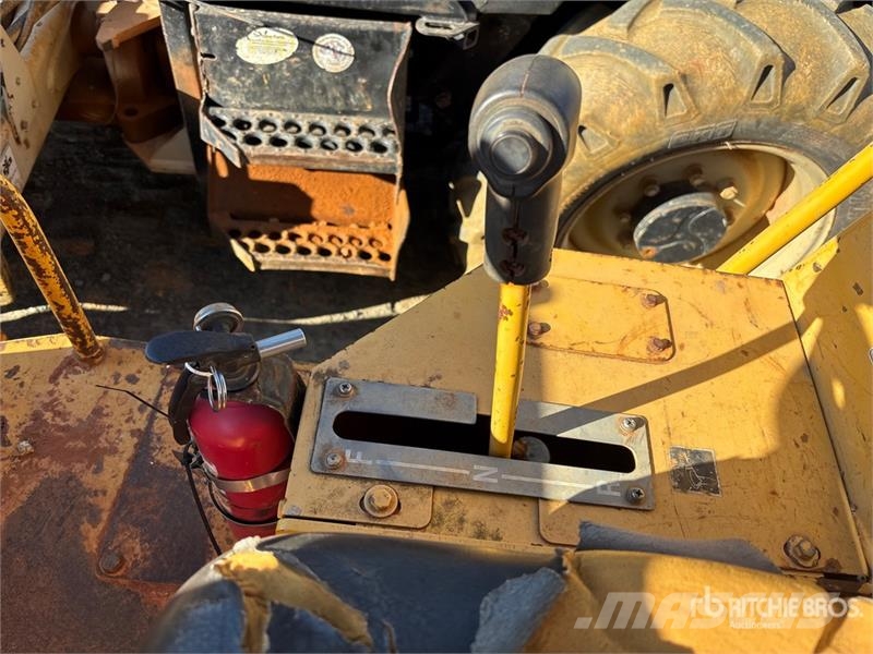 Sakai SV201T Padfoot Drum Compactor Ühe trumliga rullid