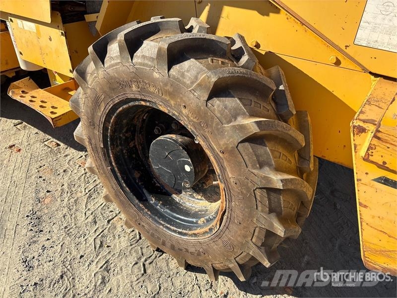 Sakai SV201T Padfoot Drum Compactor Ühe trumliga rullid