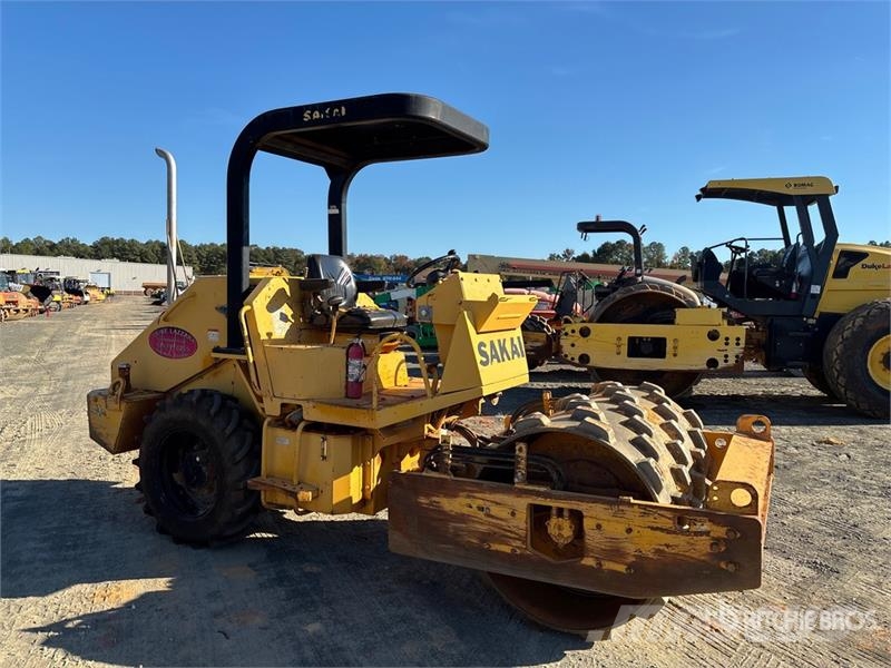Sakai SV201T Padfoot Drum Compactor Ühe trumliga rullid